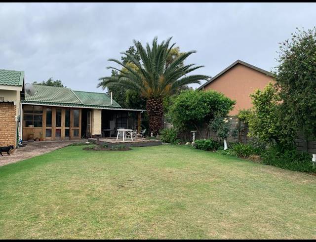 4 BEDROOM HOUSE FOR SALE IN FLORA GARDENS